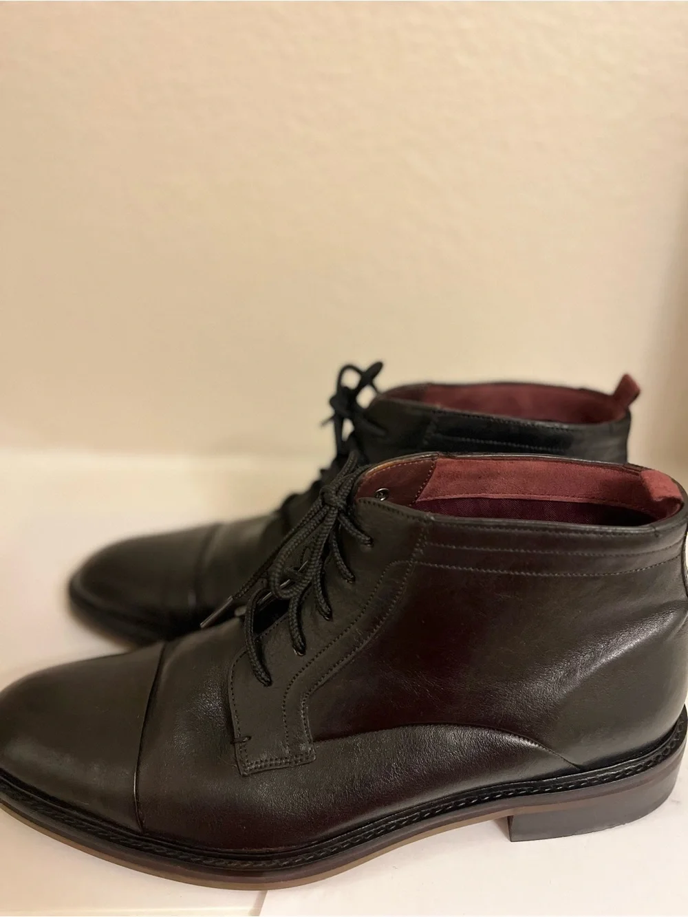 Ted Baker London Black Leather Chukka Boots with Stunning Sole - Size 9.5